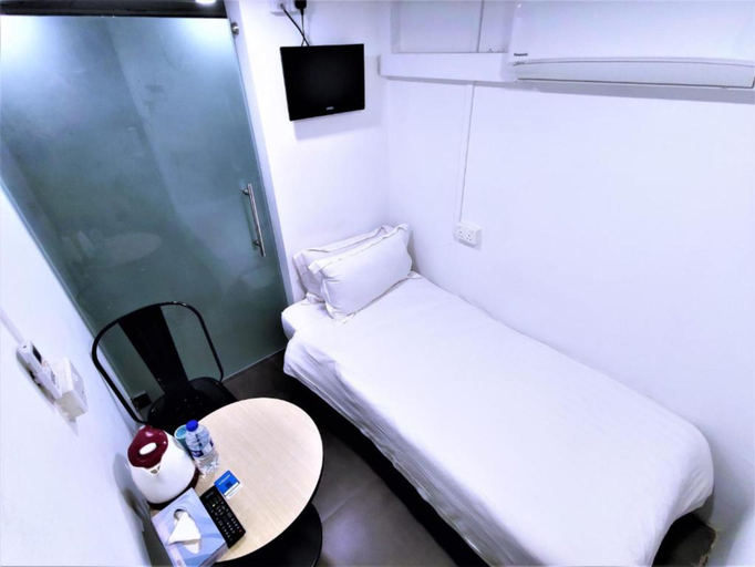 Bathroom 4, Aura Opera House Chinatown – Newly Renovated, Singapore