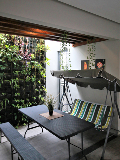 Exterior & Views 9