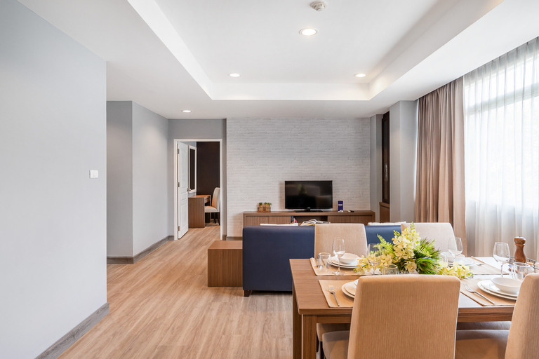 Dining Room 15