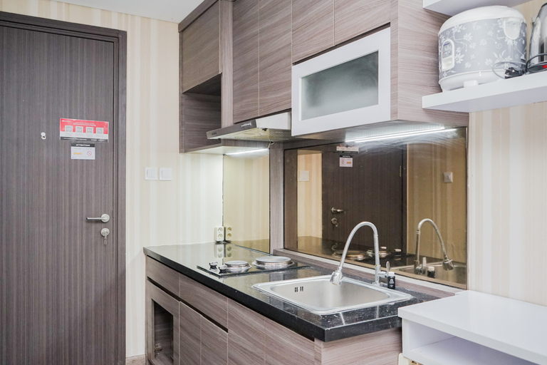 Others 2, Modern Classic Studio Room Bintaro Icon Apartment By Travelio, Tangerang Selatan