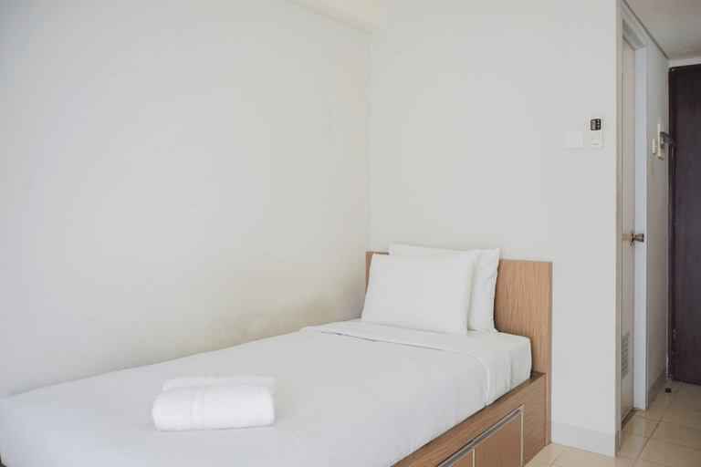 Chic Studio at Serpong Green View Apartment By Travelio, South Tangerang
