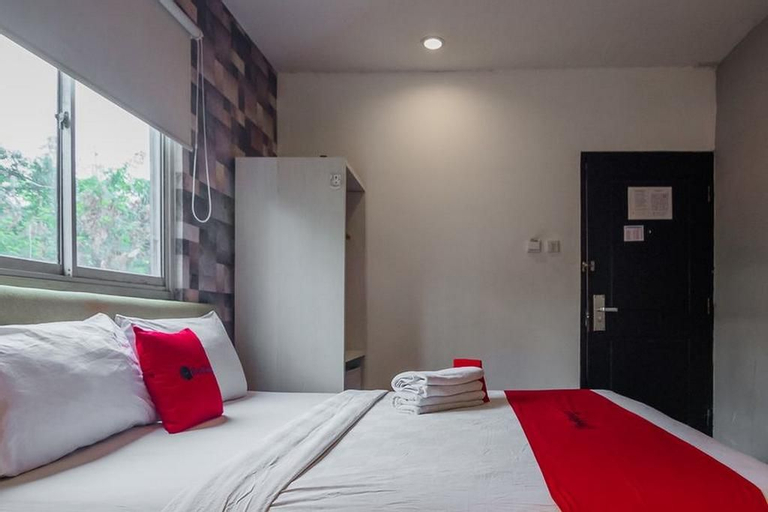RedDoorz Plus near Mangga Besar Station 2, West Jakarta