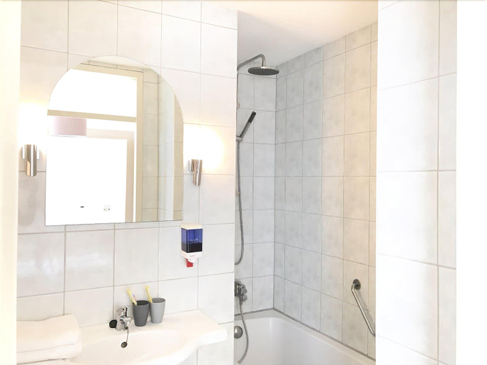 Bathroom 5, Hotel van Oppen, Schouwen-Duiveland