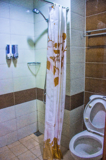 Bathroom 5, Comfort Margonda Residence 3 Apartement, Depok