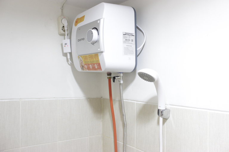 Bathroom 5, Simply 1BR Apartment at Stanford Jatinangor By Travelio, Sumedang