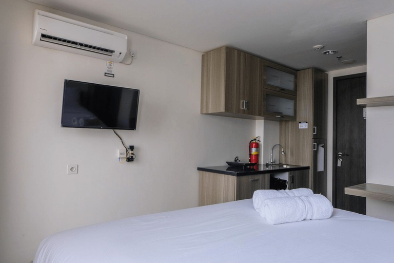 Comfy and Tranquil Studio Room Bintaro Icon Apartment By Travelio, South Tangerang