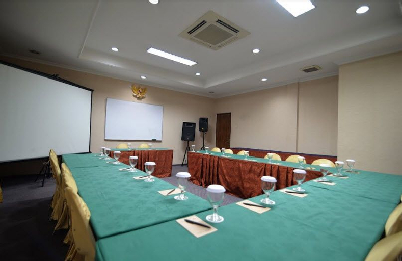 Business Facilities 16