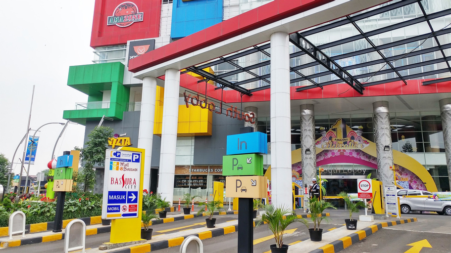 Exterior & Views 2, Strategic and Cozy 2BR Bassura City Apartment By Travelio, East Jakarta