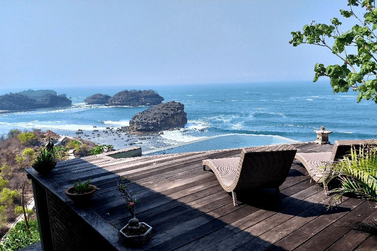 Batu Hill Villa, Pacitan