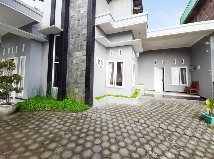 Exterior & Views 13