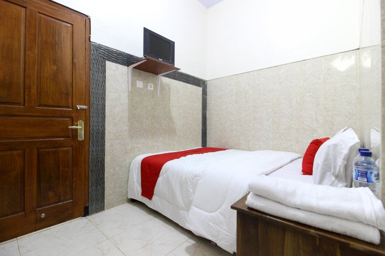 Bedroom 3, RedDoorz near Museum Gunung Merapi, Sleman