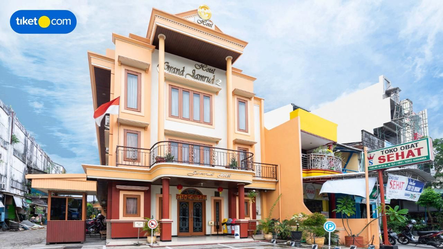Exterior & Views 21