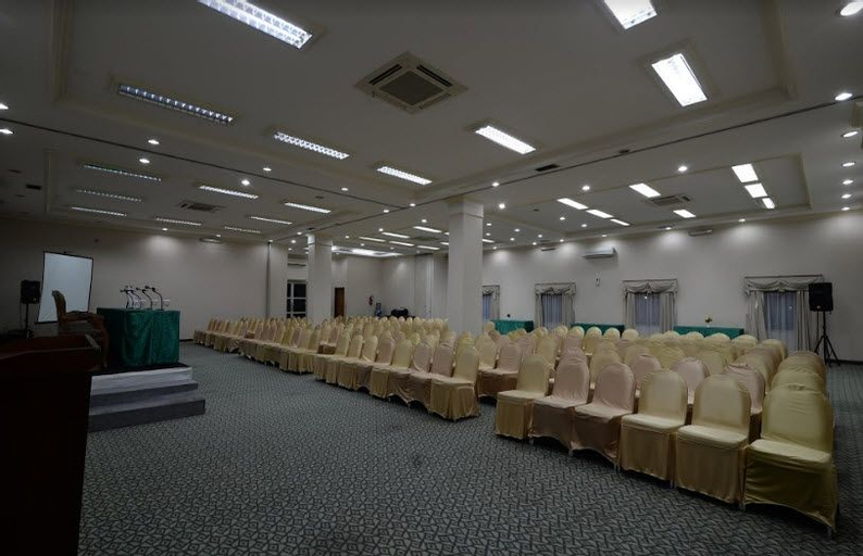Business Facilities 17