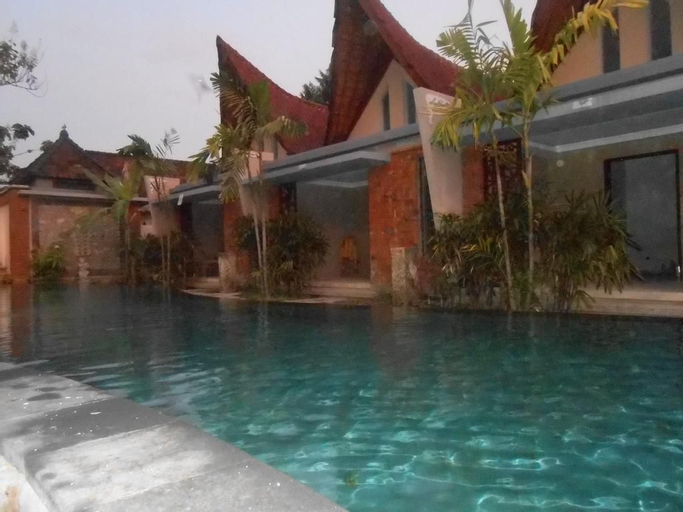 Swimming Pool 4