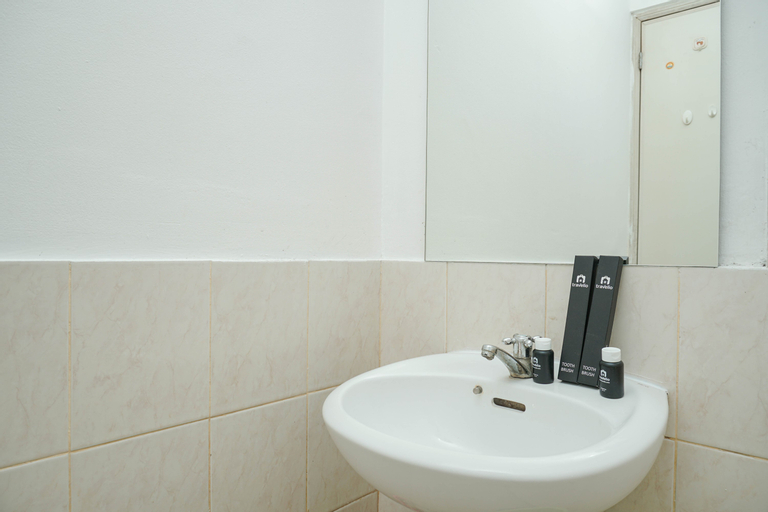 Cozy and Spacious Green Central City 2BR Apartment for 4 Pax By Travelio, Jakarta Barat