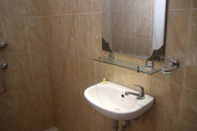 Bathroom 5, Ubud Rooms B&B, Gianyar