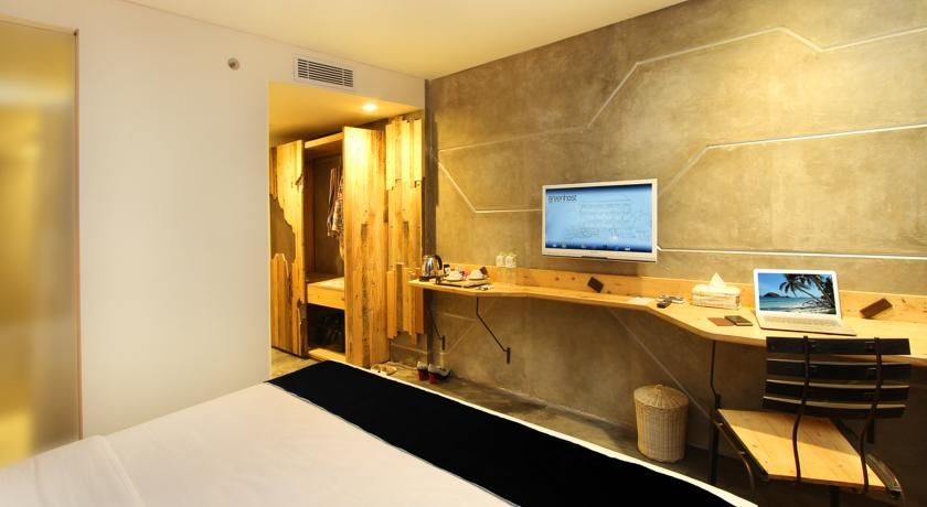 Bedroom 16