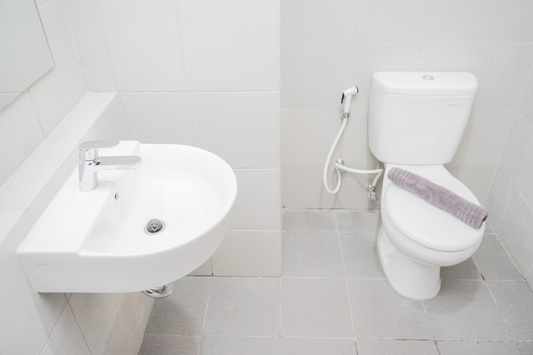 Comfy and Modern Studio Bintaro Icon Apartment By Travelio, South Tangerang
