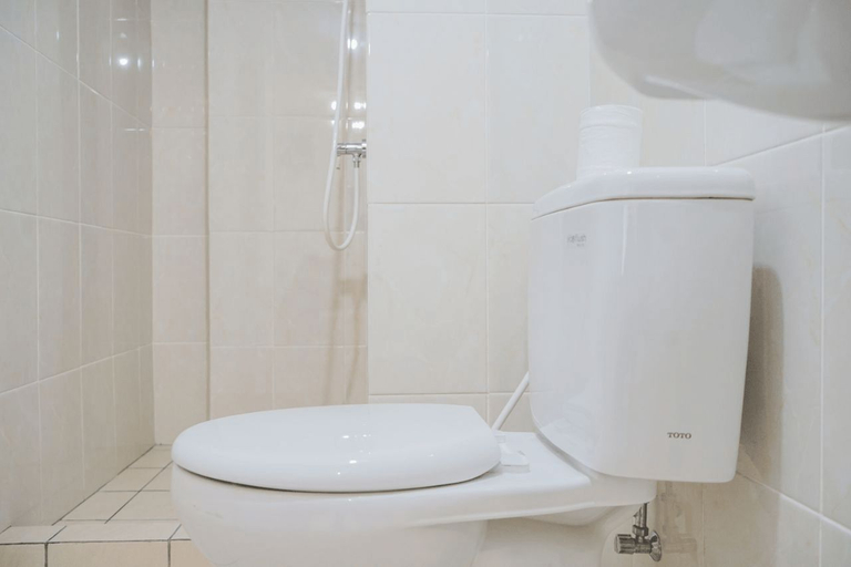 Bathroom 5, Spacious and Elegant 2BR M-Town Serpong Apartment By Travelio, Tangerang