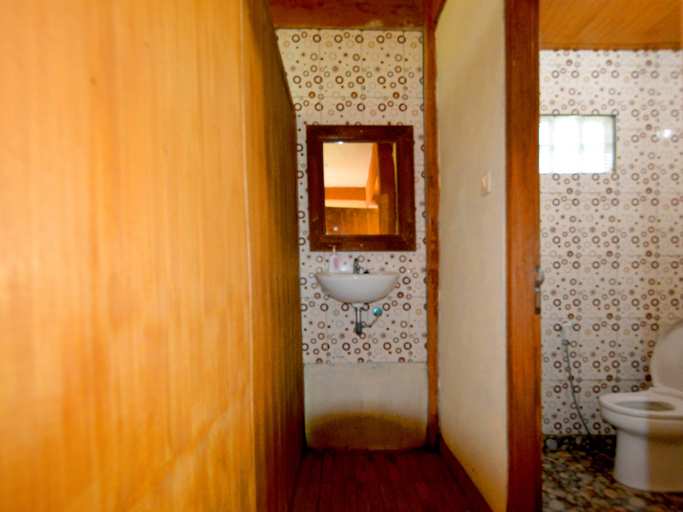 Bathroom 5, Dajan Buyan Homestay, Tabanan