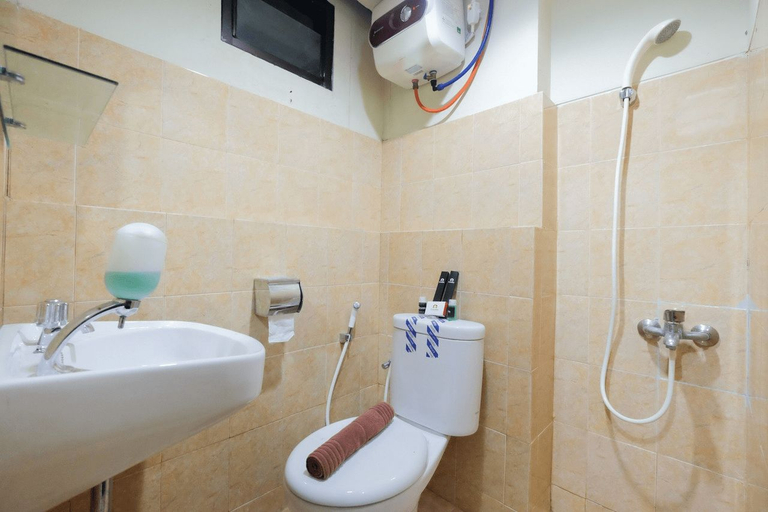 Bathroom 5, Minimalist Studio at Kebagusan City Apartment By Travelio, Jakarta Selatan