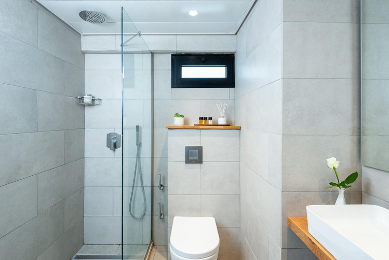 Bathroom 4, Prima Galil