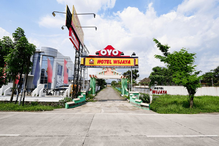 Exterior & Views 2, OYO 2495 Hotel Wijaya, Banyumas