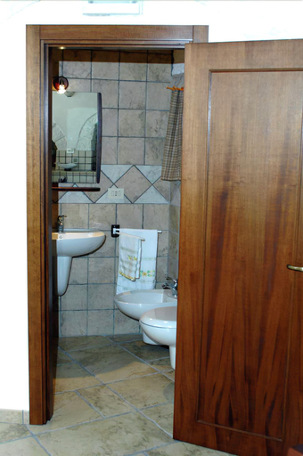 Bathroom 4, Trulli Resort Monte Pasubio, Bari