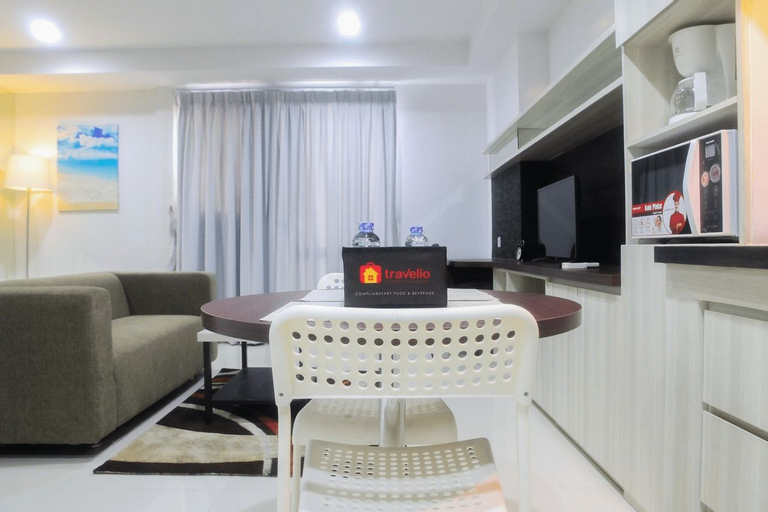 Azalea Suites Cikarang Studio Apartment with Bathtub By Travelio, Cikarang