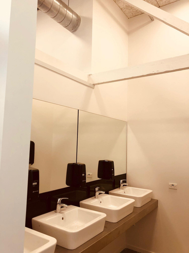 Bathroom, TMACS Backpackers, Waitakere