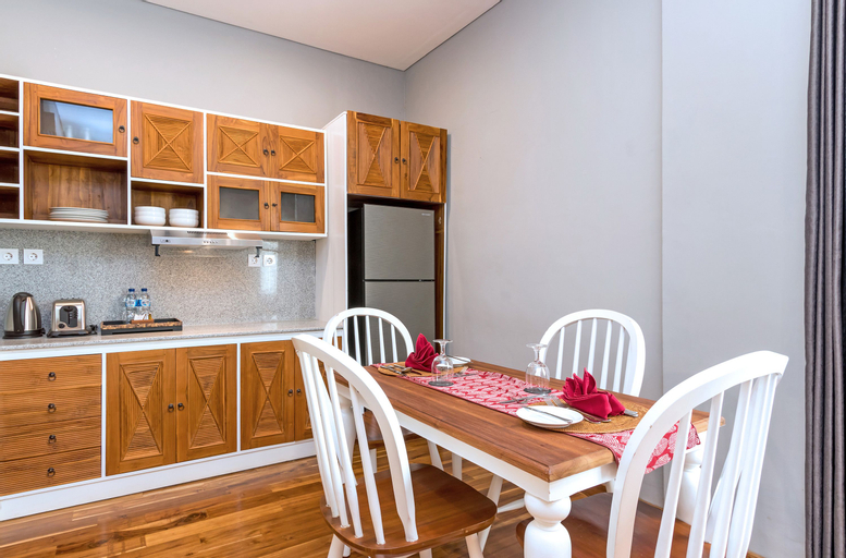 Dining Room 27