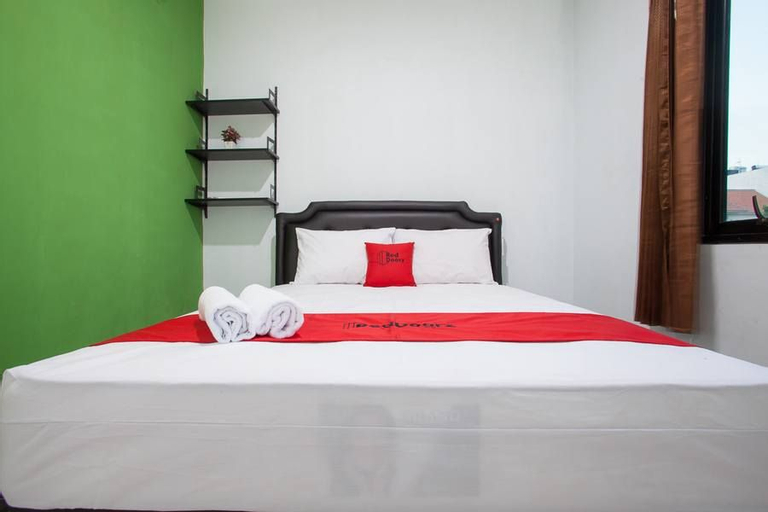 Bedroom 5, RedDoorz Syariah near DBL Arena 2, Surabaya