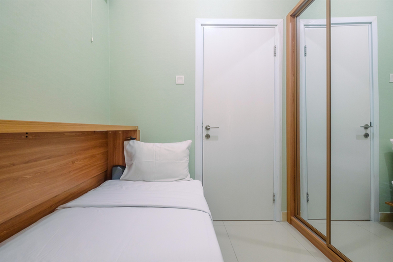 Bathroom 3, Trendy Connecting Mall 2BR Green Pramuka Apartment By Travelio, Central Jakarta