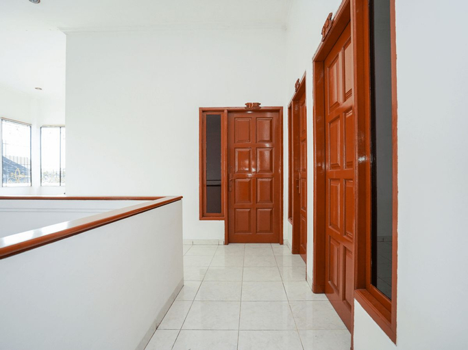 OYO 1281 Home Stay 83, Surabaya