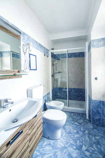 Bathroom 3, Hotel Centro, Torino