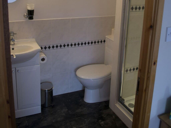 Bathroom 4, Murray Arms Hotel, Orkney Islands