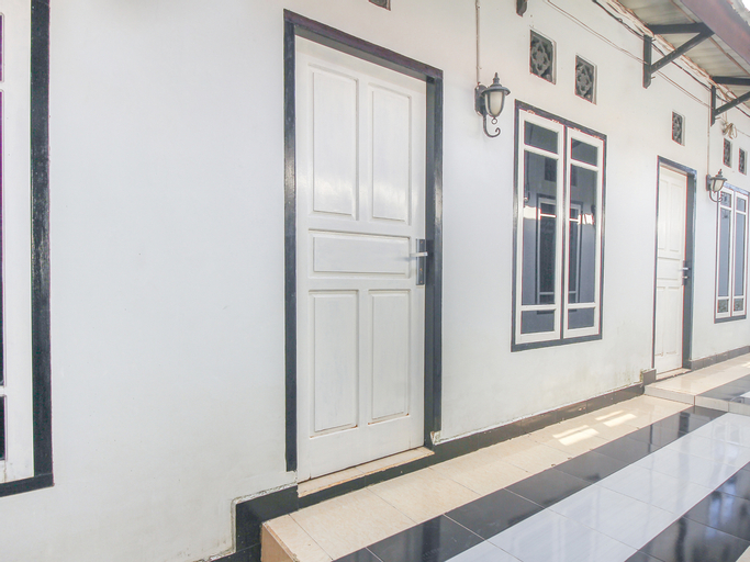 Exterior & Views 2, OYO 3399 Gea Guest House, Palembang