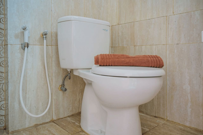 Bathroom, Simply Minimalist Studio at Green Park View Apartment By Travelio, Jakarta Barat