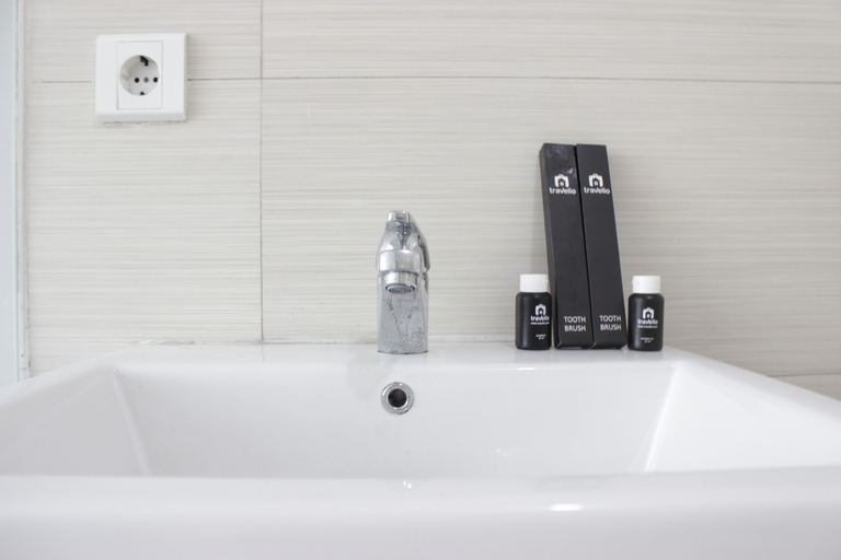 Bedroom 5, Homey 3BR Apartment at Gateway Pasteur near Exit Toll By Travelio, Bandung