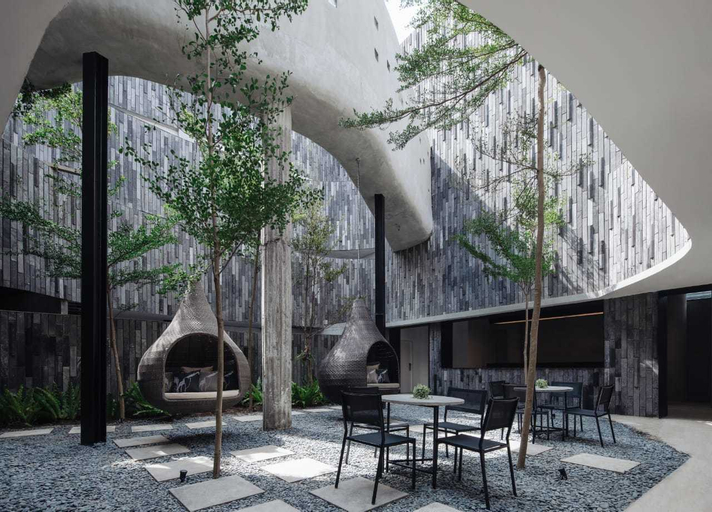Exterior & Views 29