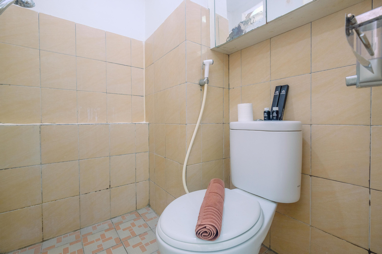 Bedroom 5, Lovely Studio Green Pramuka Apartment near Shopping Center By Travelio, Central Jakarta
