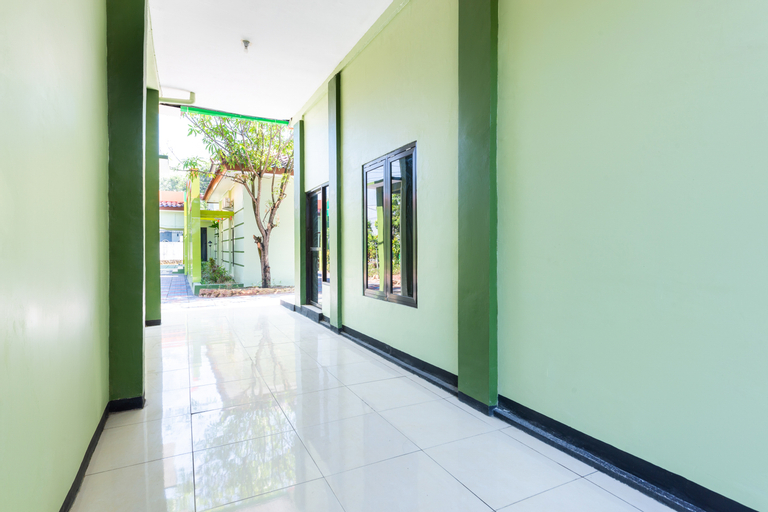 OYO 3452 Esemka Hotel Residences Syariah, Bojonegoro