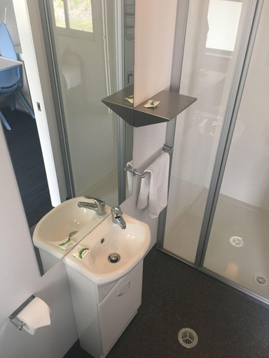 Bathroom 4, Canberra Park Motel, Canberra