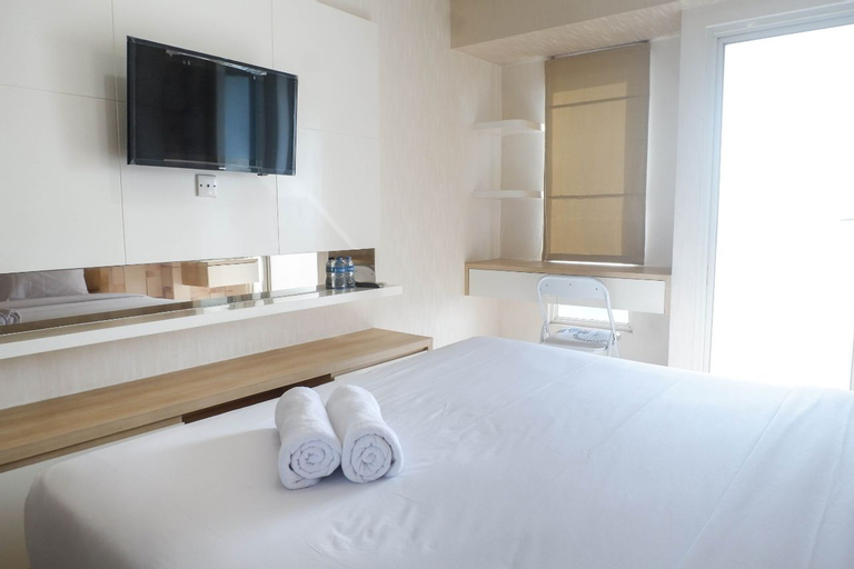 Bedroom 4, Comfortable and Well Appointed Studio Apartment Supermall Mansion By Travelio, Surabaya