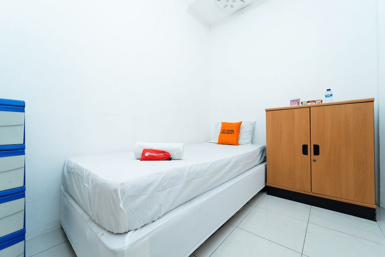 KoolKost Syariah near STIE Trianandra (Minimum 6 Nights), Jakarta Utara