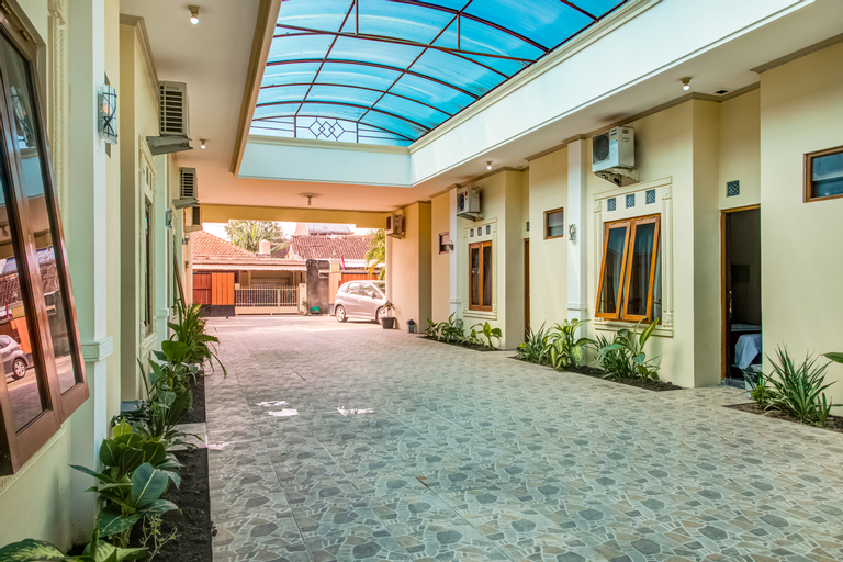 OYO 3831 Pelangi Residence Syariah, Solo