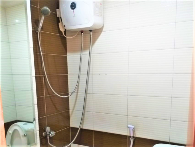Bathroom, Modern Residence 3 Syariah by Hendra, Depok