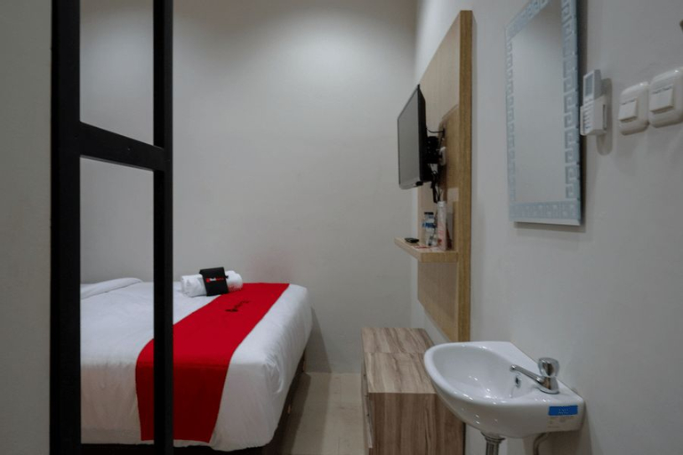 Bedroom 4, RedDoorz @ Jalan Kartini Semarang, Semarang