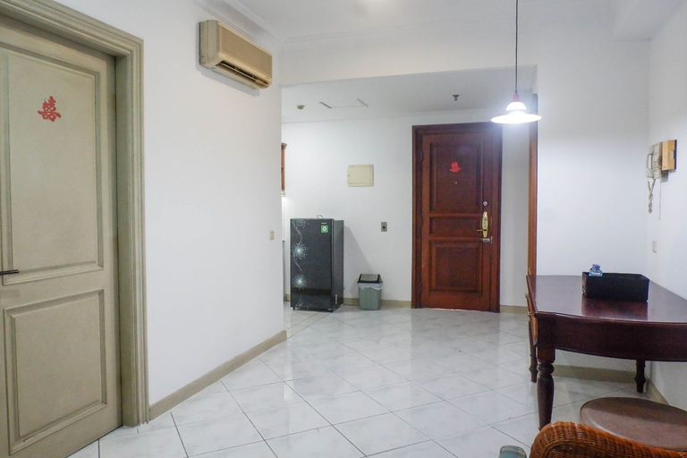 Others 3, Spacious Classic 1BR Apartment at Taman Beverly By Travelio, Surabaya