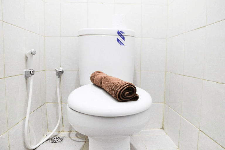 Bathroom 5, Exclusive Studio Room Poris 88 Apartment By Travelio, Tangerang